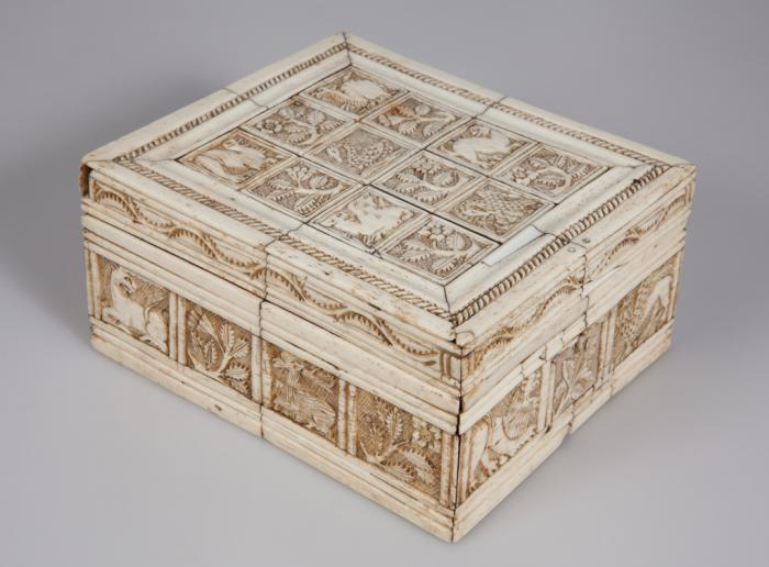 Box (boite) (End, left)