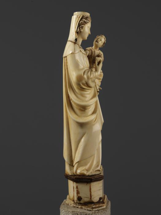 Statuette (Side)