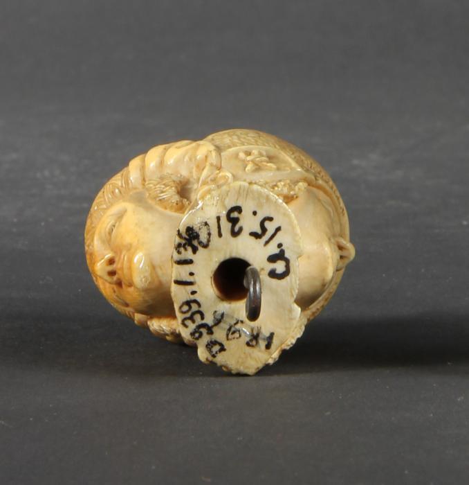 Rosary bead, 2 faces (chapelet) (Bottom)