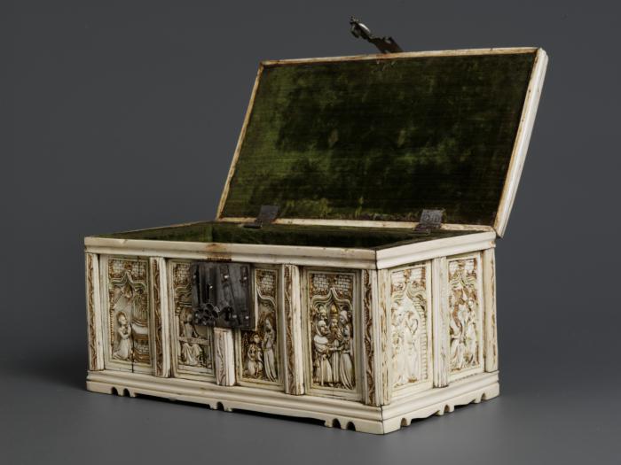 Casket, with ogee arches (coffret) (Front, open)