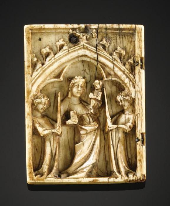 Wing, left (fragment of a diptych), 1 register, 1 arch across (plaquette) (Front)