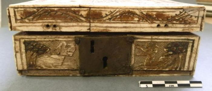 Box (boite) (Body, front)